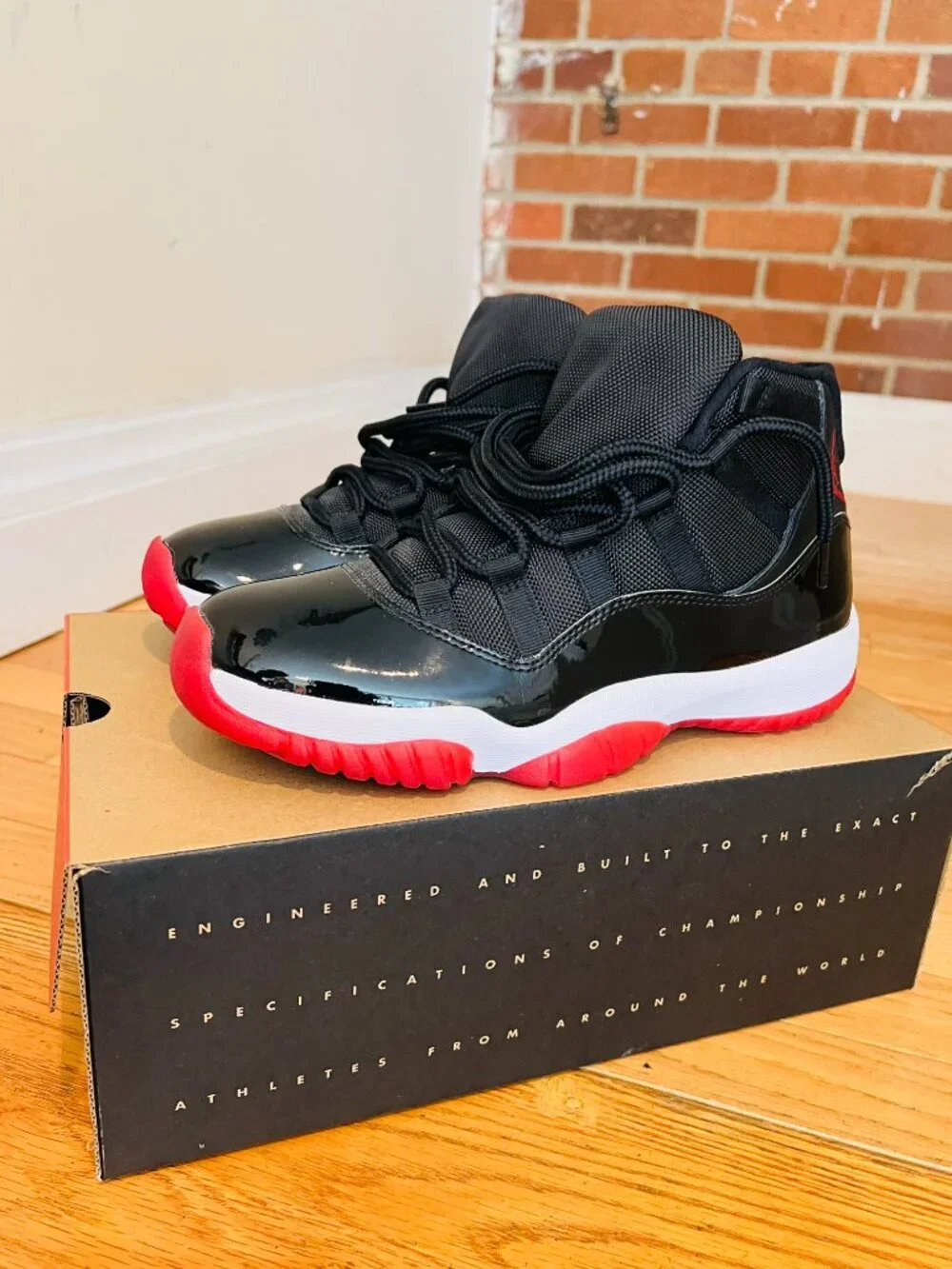 Size US Men's 9 - Jordan 11 Retro Playoffs Bred (2019) Very Clean
